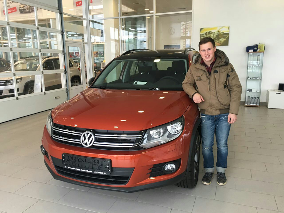 VW Tiguan Orange