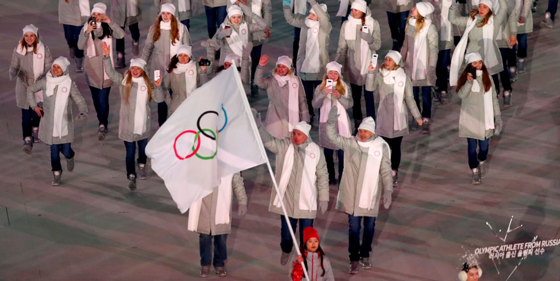 Выступали под нейтральным флагом. Нейтральный флаг России на Олимпиаде 2018. Российские спортсмены под нейтральным флагом. Нейтральный флаг на Олимпиаде.