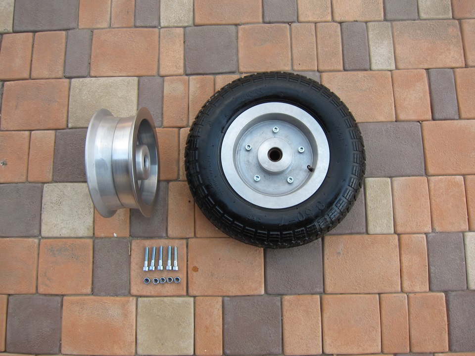 Самодельную колесную. Самодельное колесо для Тачки. Колесо металлическое. Самодельные колесные диски. Самодельное колесо для Тачки из металла.