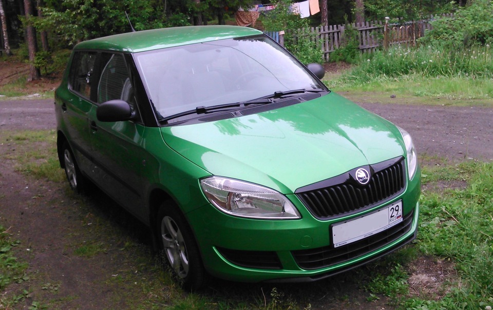 Skoda Fabia зеленая