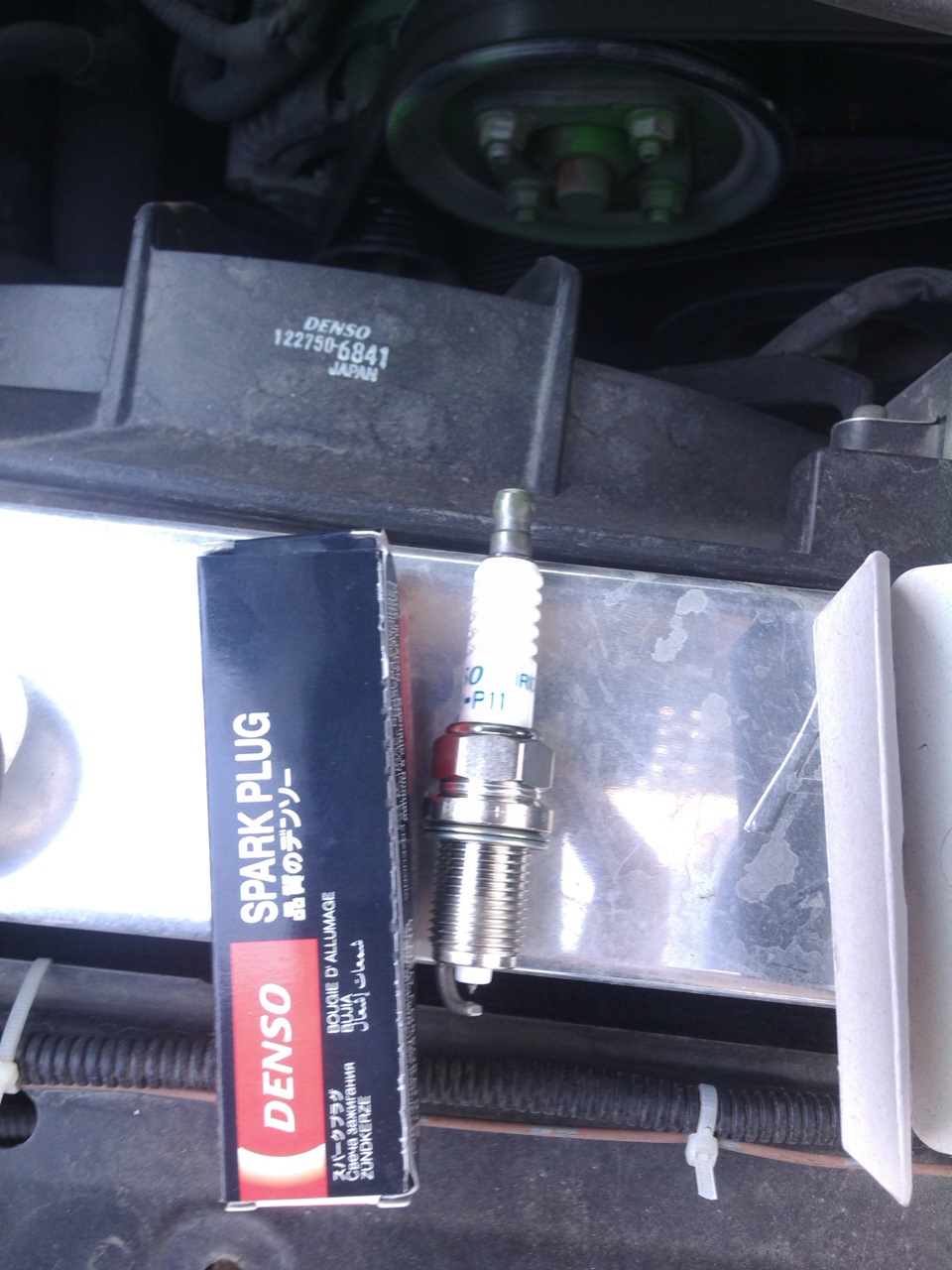 Замена свечей и крышки масла — Toyota Mark II (110), 2,5 л, 2002 года ...