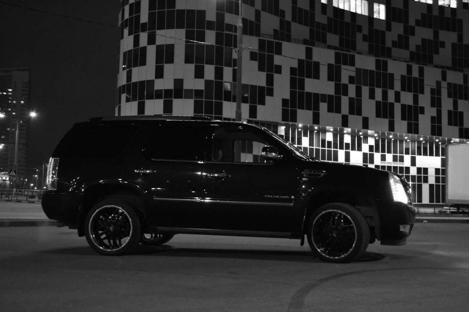 Новые тапки — Cadillac Escalade (3G), 6,2 л., 2007 года колёсные