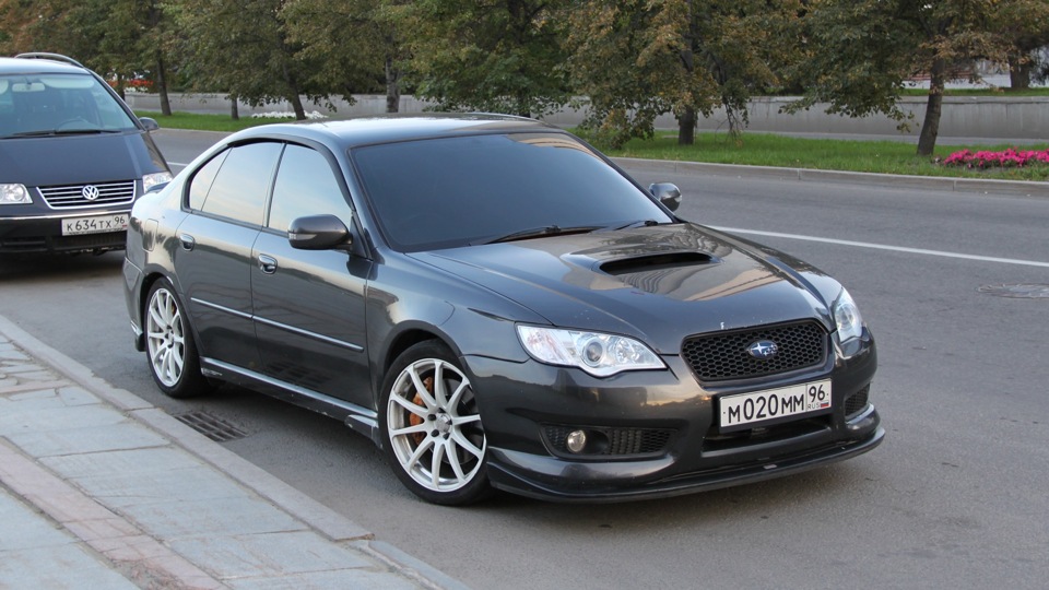 Subaru legacy spec b отличие