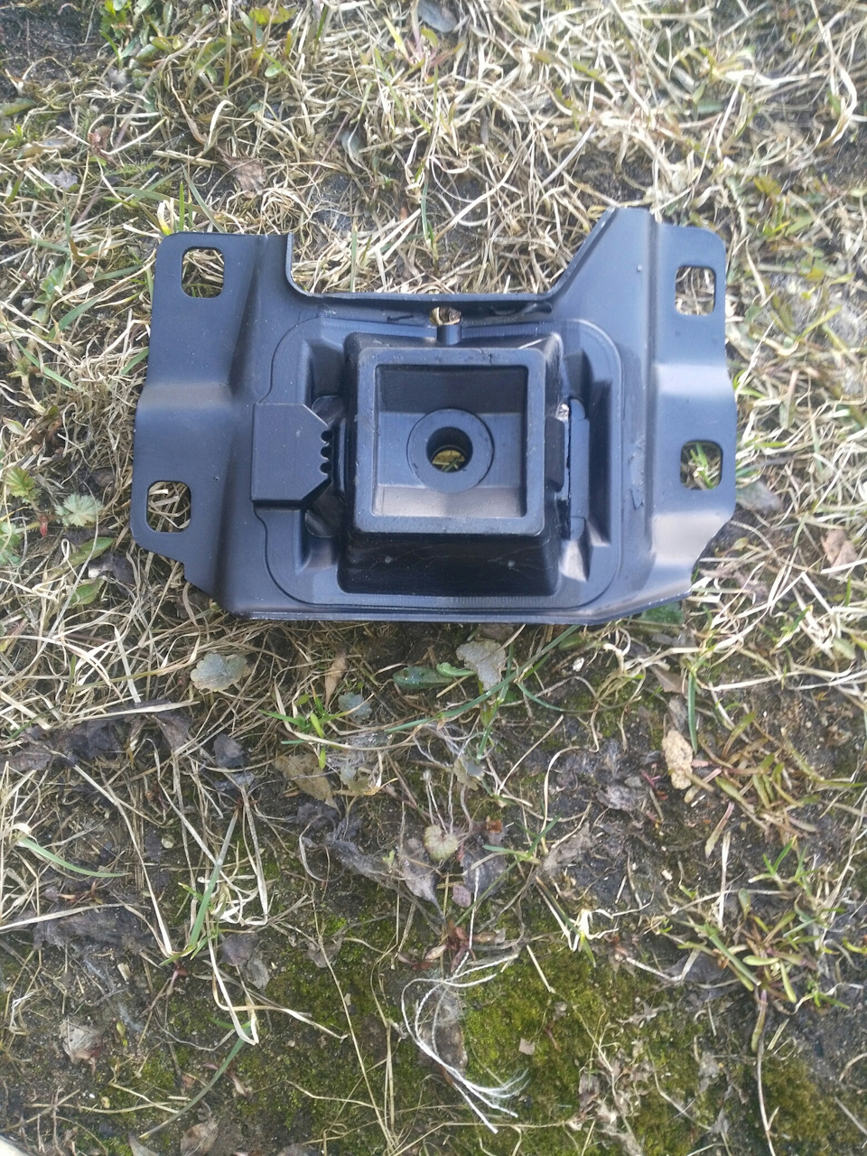 Подушка КПП. — Ford Focus III Hatchback, 1,6 л, 2011 года | своими ...