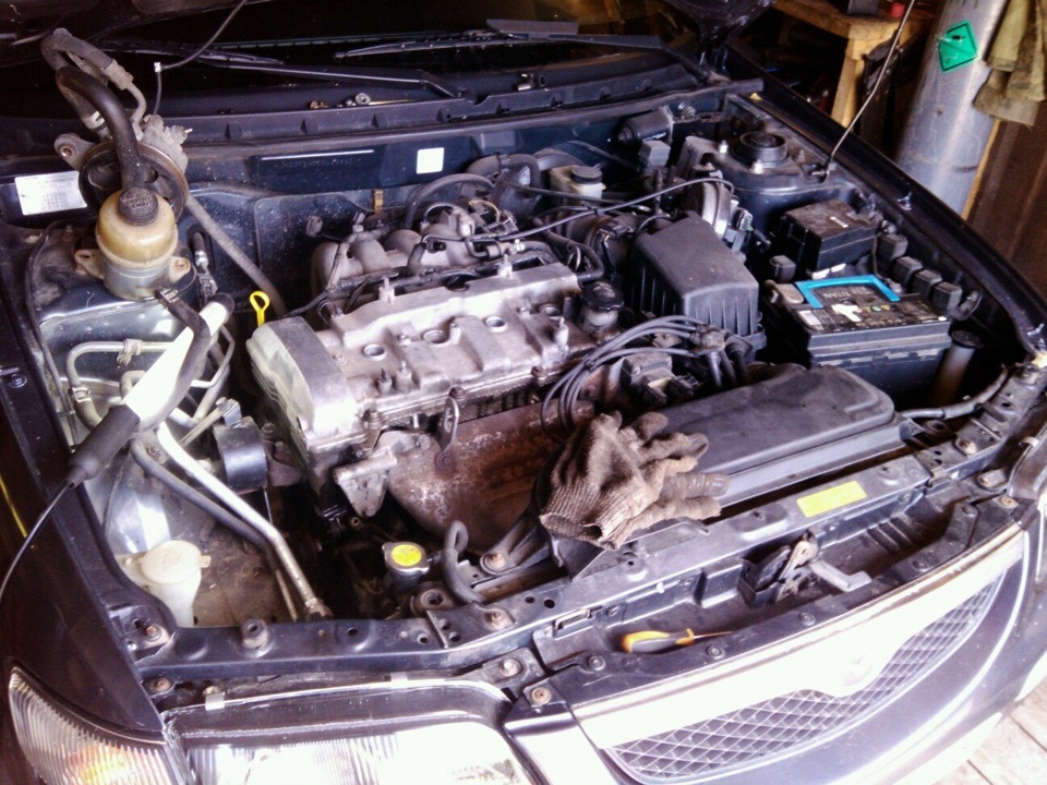 Капот мазда 626. Mazda 626 gf под капотом. Mazda 626 ge под капотом. Мазда 626 подкапотка. Mazda 626 1997 подкапотка.
