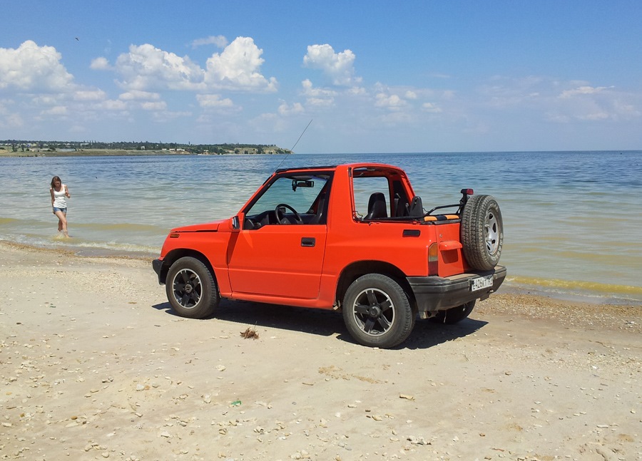 Сузуки лета. Suzuki Vitara 1992 пляжный джип. Сузуки кабриолет джип. Сузуки эскудо пляжный джип. Сузуки Витара кабриолет драйв.