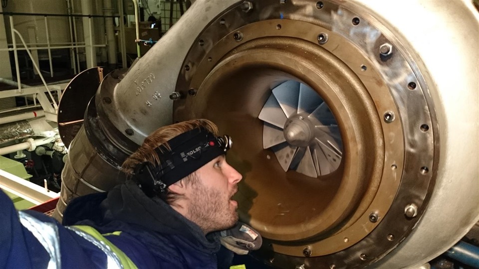 Турбина белаз. Турбокомпрессор vtr 350 судового дизеля. Турбокомпрессор тк32-07. Судовой турбокомпрессор. Газотурбинный наддув судового дизеля.