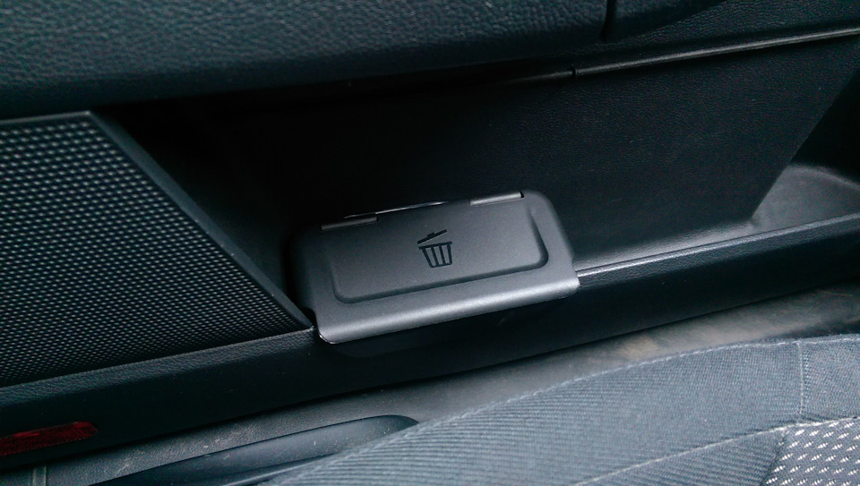 Съемная корзинка для мусора и "О чистоте в салоне…" — Skoda Yeti, 1,2 л ...