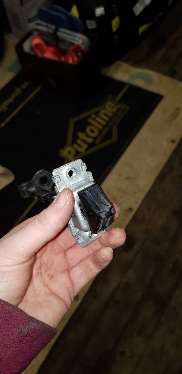 Ремонт фиксаторов дверей — Mazda 3 (1G) BK, 1,6 л, 2007 года | своими ...