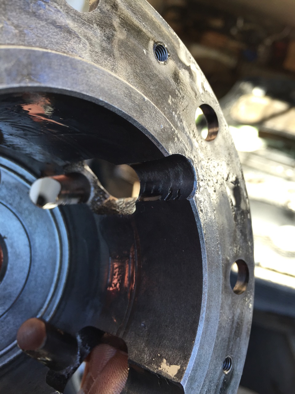 При вывернутом руле в момент троганья с места клацает блокировка?Залил ...