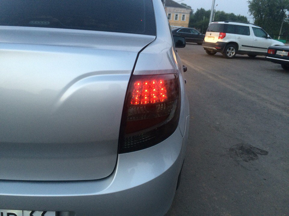 Диодные серые фонари от "Тюн-авто" на Гранту — Lada Гранта (1G), 1,6 л ...
