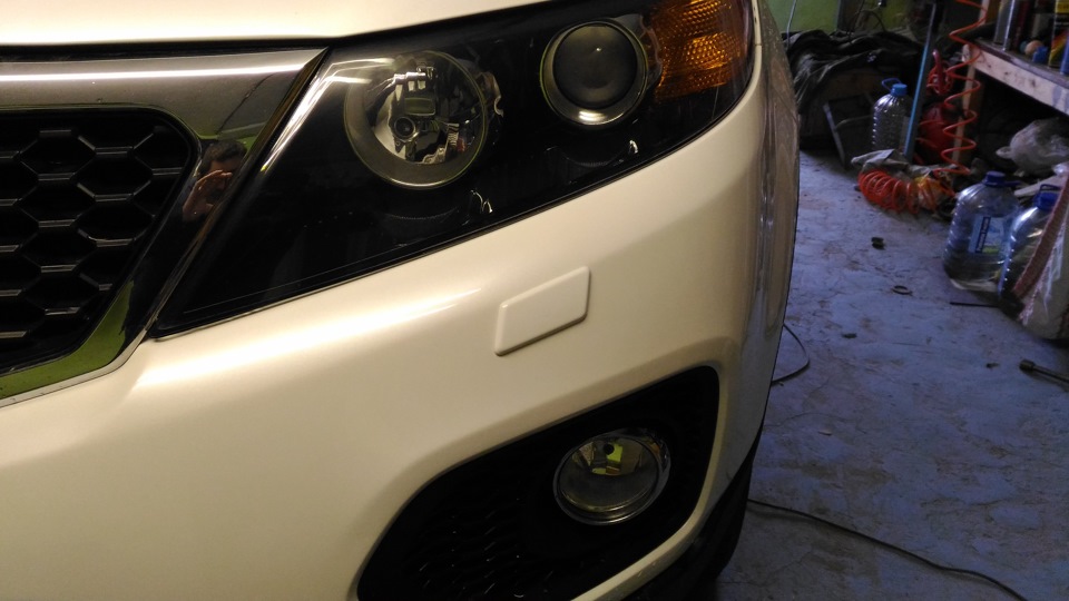 Приклеиваем к бамперу — KIA Sorento (2G)