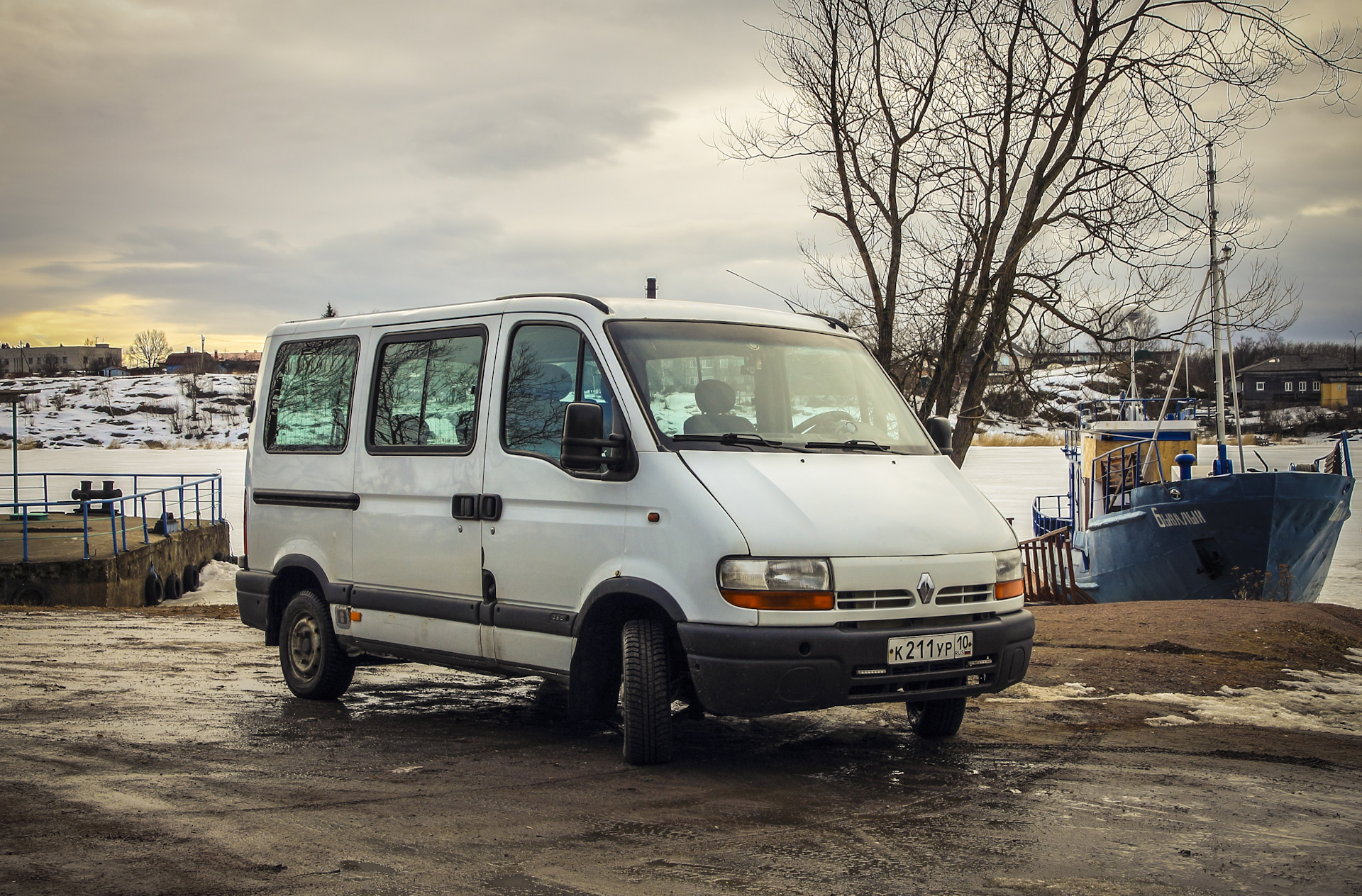 Бус саранск. Renault бус 1995. Рено трафик бус 1999. Рено мастер 1999 года. Рено бус 2002.