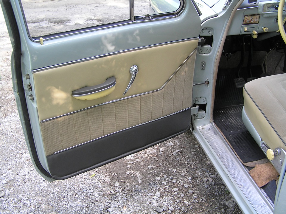 Двери газ 21 волга. Двери газ 21 волга. Газ 21 передние обшивки дверей. Молдинги обшивки двери модель газ-21л. Обшивка дверей газ 21.