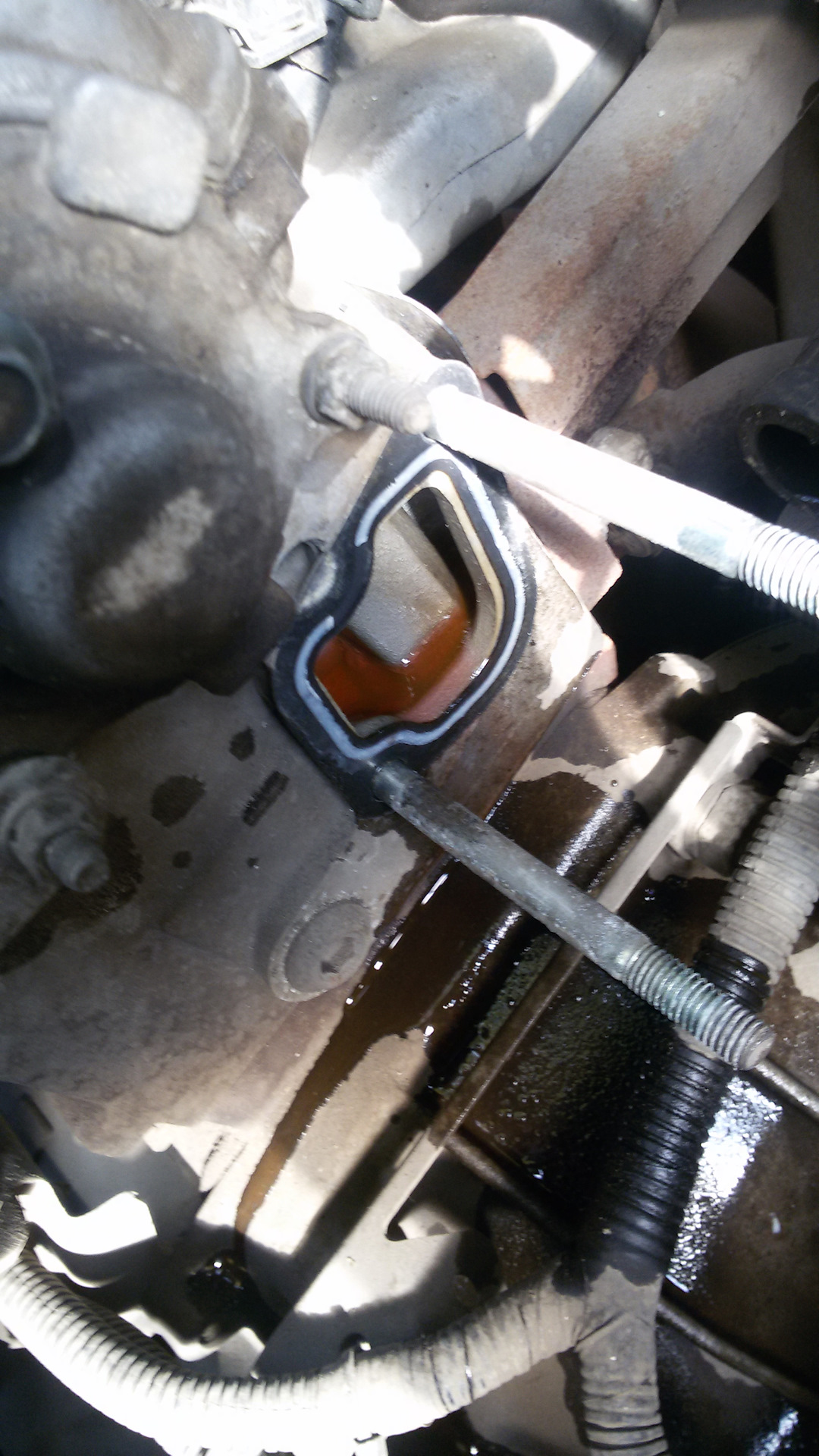 Замена термоэлемента термостата — Lada Гранта, 1,6 л, 2013 года ...