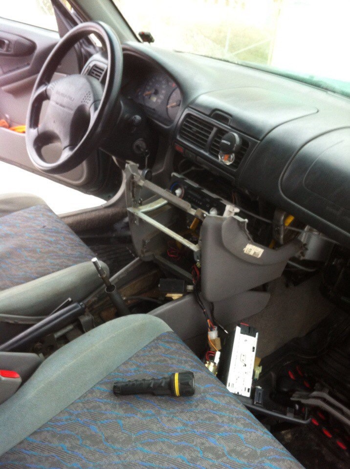 Замена лампочек подсветки в щитке приборов и управления климатом ...