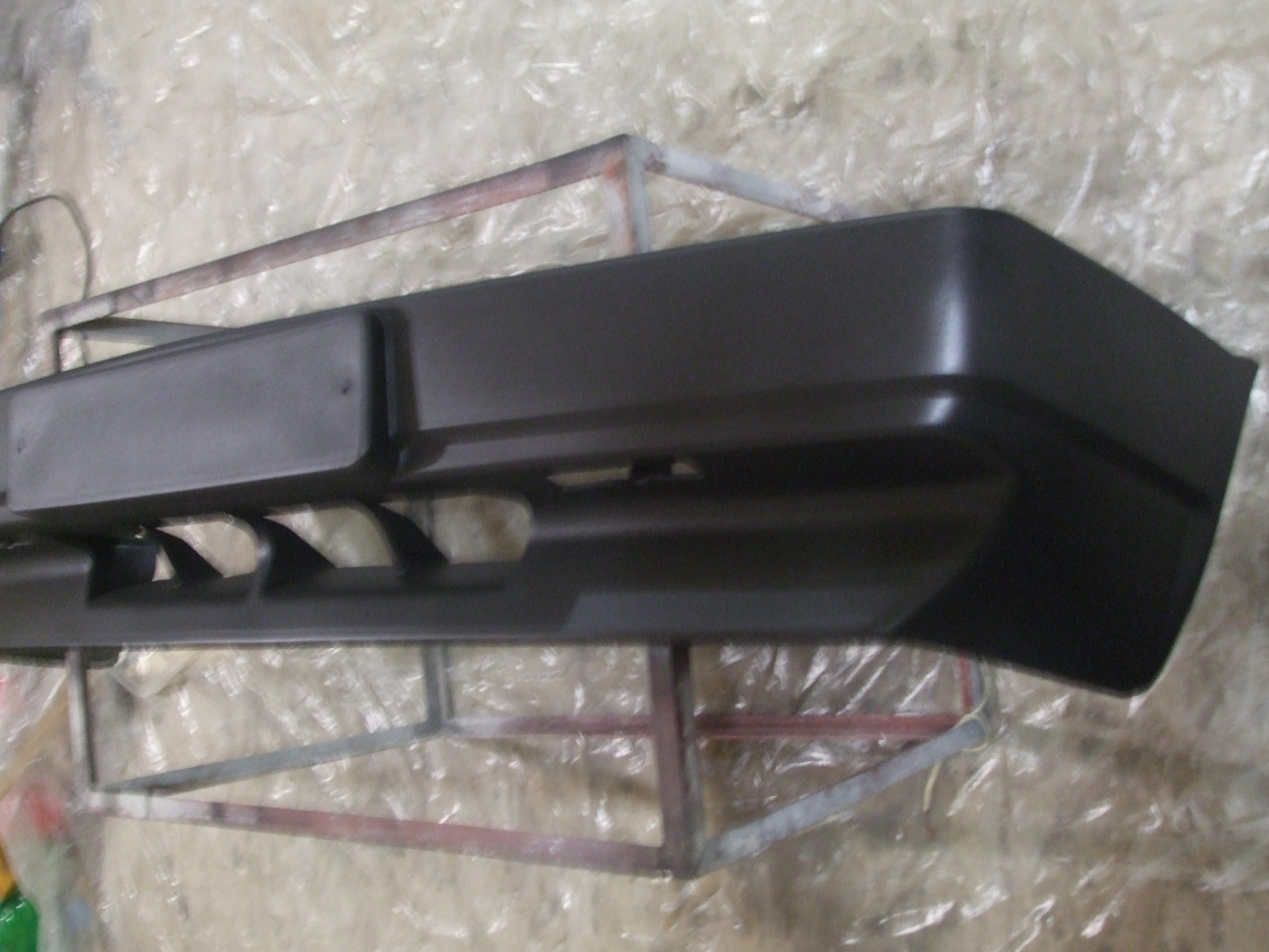 Окрашенный бампер на 2109. Покрасить бампер своими руками. Покраска бампера ваз 2110. Глянцевые бампера ваз 2109. Задний бампер ваз 2114 покраска.