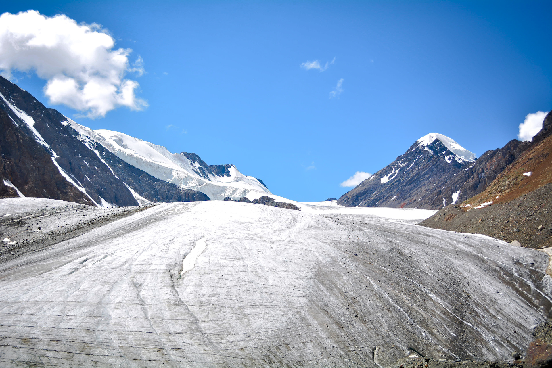 Горный ледник это. Ледник Актру Алтай. Долина Маашей горный Алтай. Ледник Маашей горный Алтай. Долина ледников Актру.