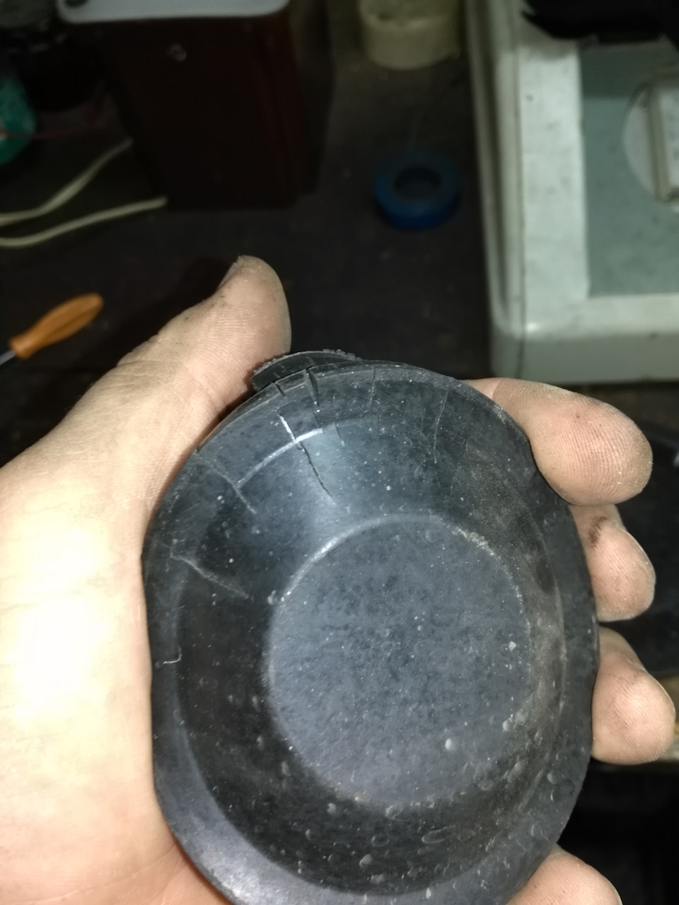 Замена заглушек фар, замена салонного фильтра — Lada Приора хэтчбек, 1 ...