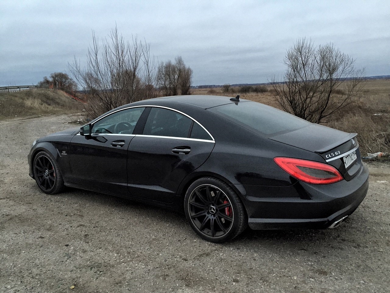 Мерс банан. Мерседес банан CLS. Мерседес CLS 500 Black AMG. Mercedes Benz CLS 550 AMG чёрный. Мерседес банан CLS 2010.