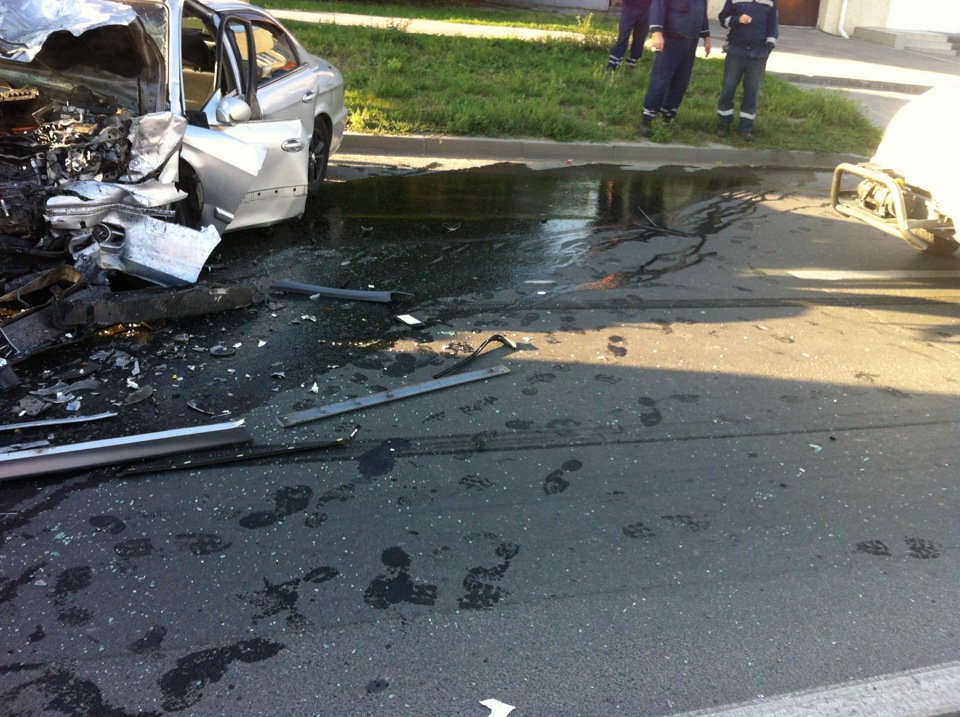 Дтп белый ключ. Такси врезалась в столб. Дтп белый ключ ульяновск. Авария 2017 чульман белый мотоцикл. Дтп белый ключ.