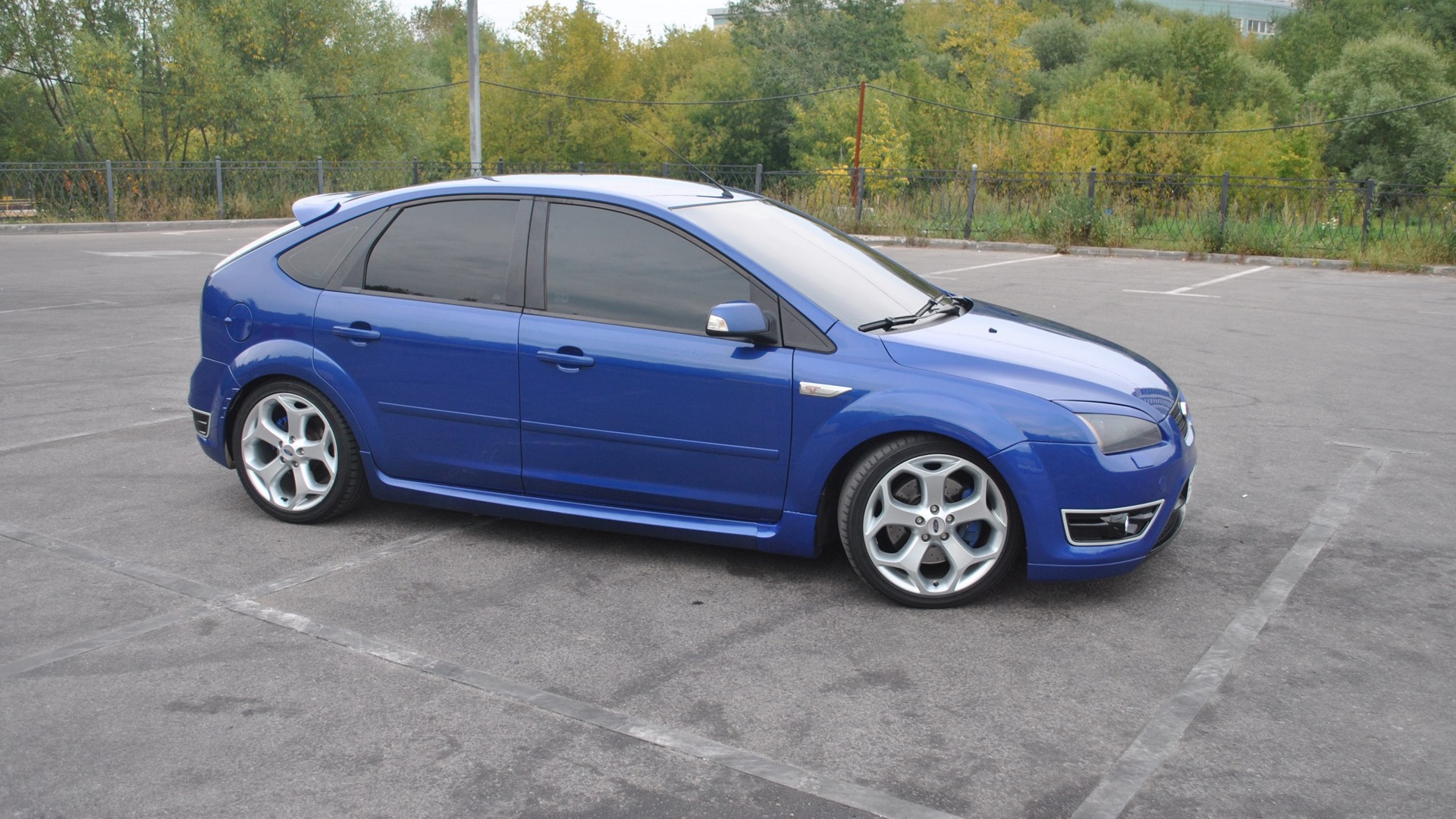 Ford Focus 2 Hatchback синий