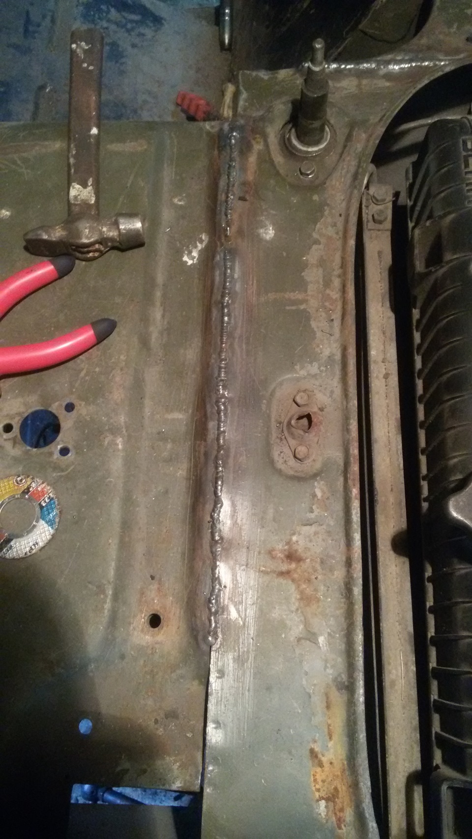 Не большая переделка кузова под мерседесовский радиатор и рычаги РК ...