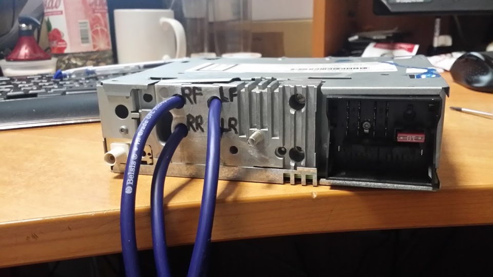 магнитола 2 rca. ситроен с5 усилитель к магнитоле. пежо 407 линейный выход. выход для магнитолы пежо rd4. Rd4 n2 mp3 линейные выходы.