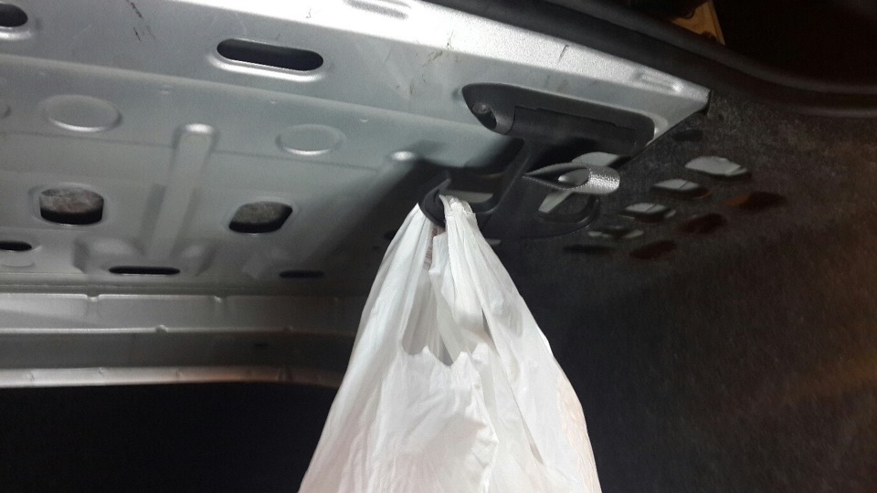 Крючки в багажник — Volkswagen Passat B6, 1,6 л, 2007 года | аксессуары ...