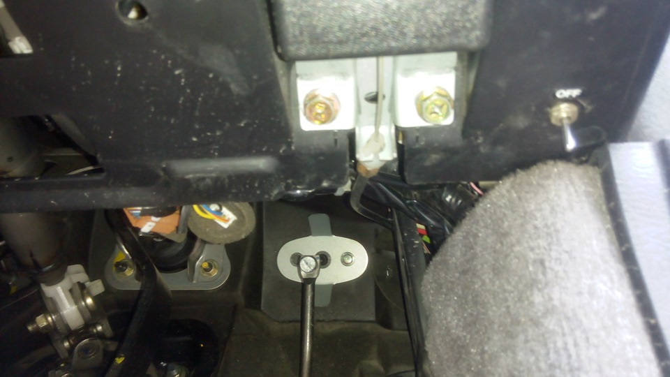 Разбор пластика щитка приборов — Nissan Gloria (11G), 3 л, 2001 года ...