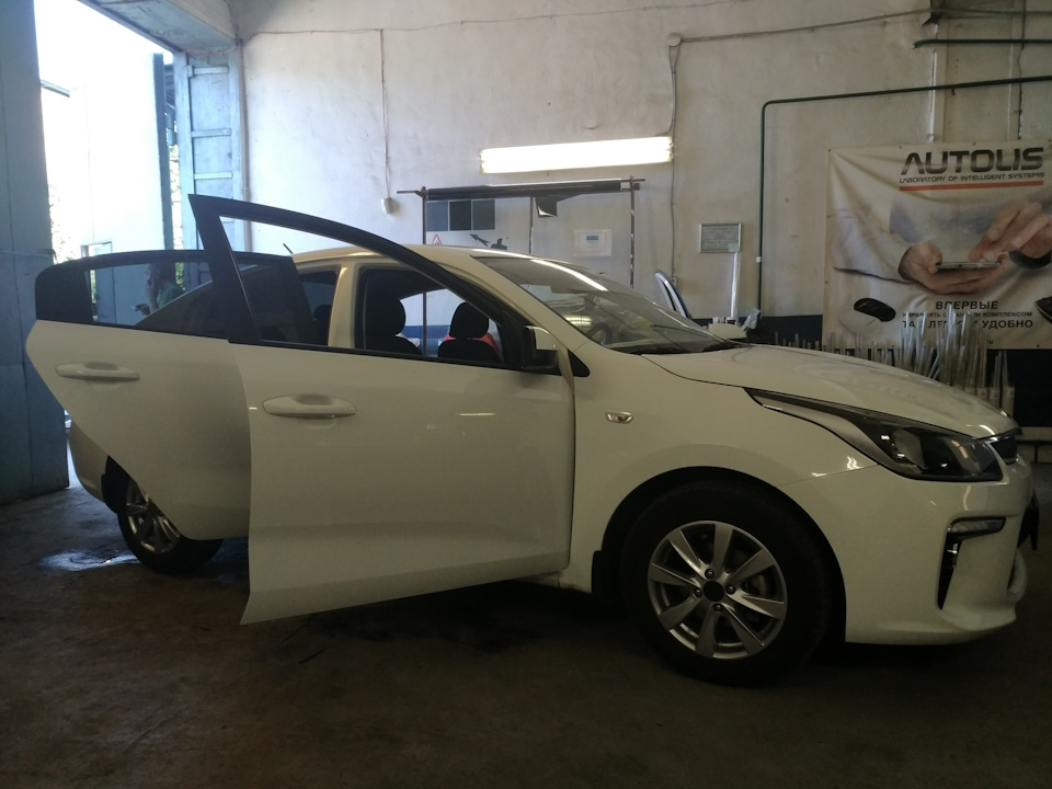 Оклейка порогов антигравийной пленкой — KIA Rio (4G), 1,6 л., 2018 года ...