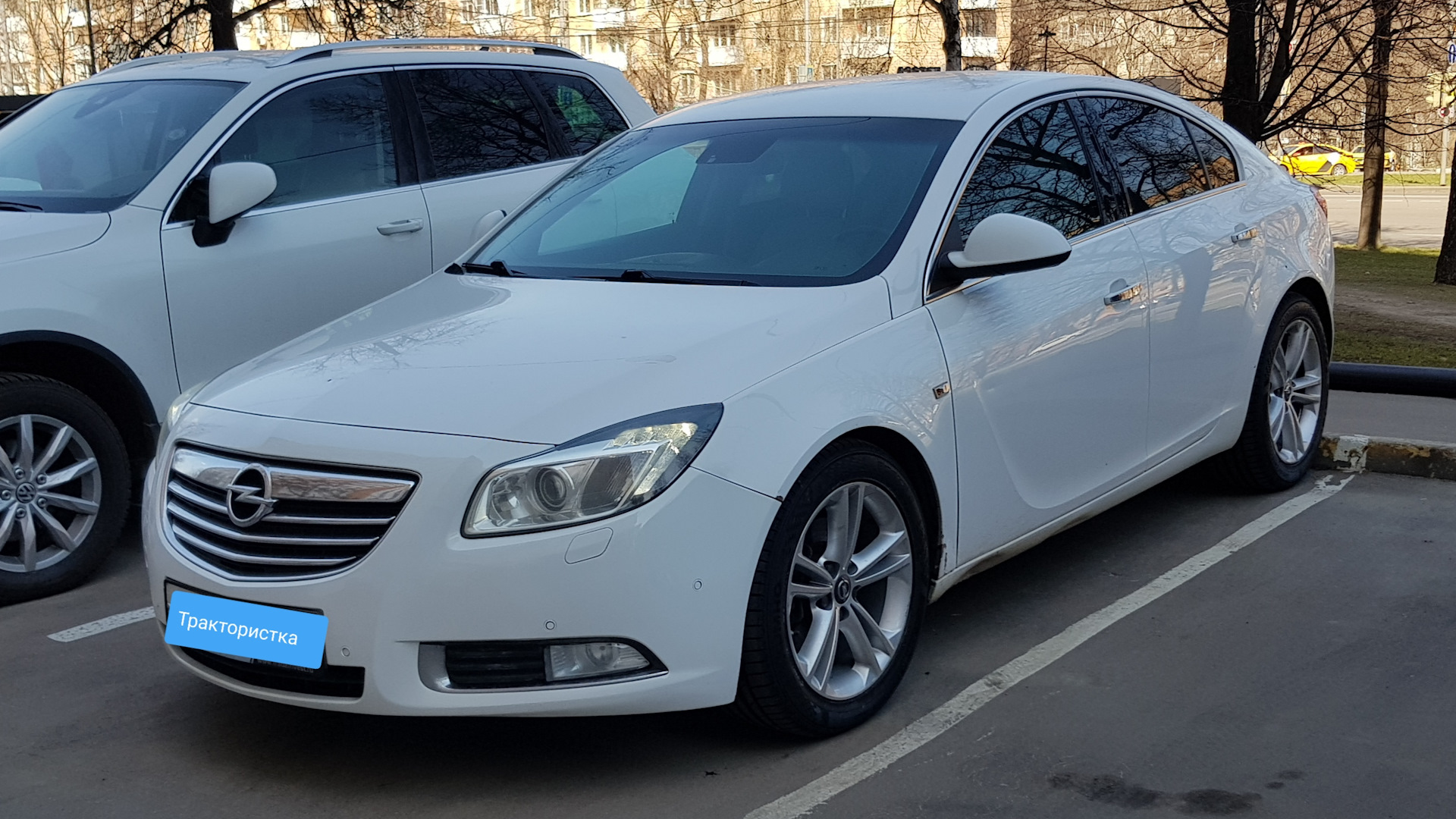 Опель инсигния 1.6 бензин. Opel Insignia 1.6 Turbo. Машина белого цвета плюсы и минусы.