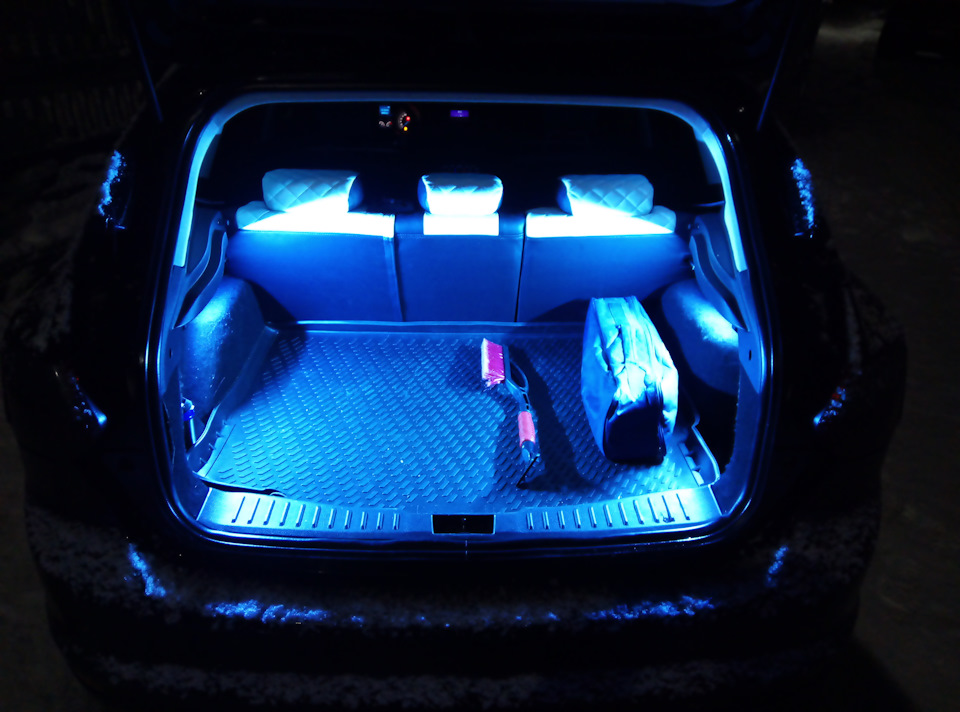 Подсветка багажника фокус. Подсветка багажника Форд фокус 3 хэтчбек. Подсветка багажника Ford Focus 2. Свет в багажнике Форд фокус 2. Подсветка багажника фокус 2 хэтчбек.
