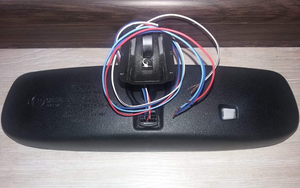 4AAAAgIE4eA 960 на зеркале заднего вида зеленый огонек что это