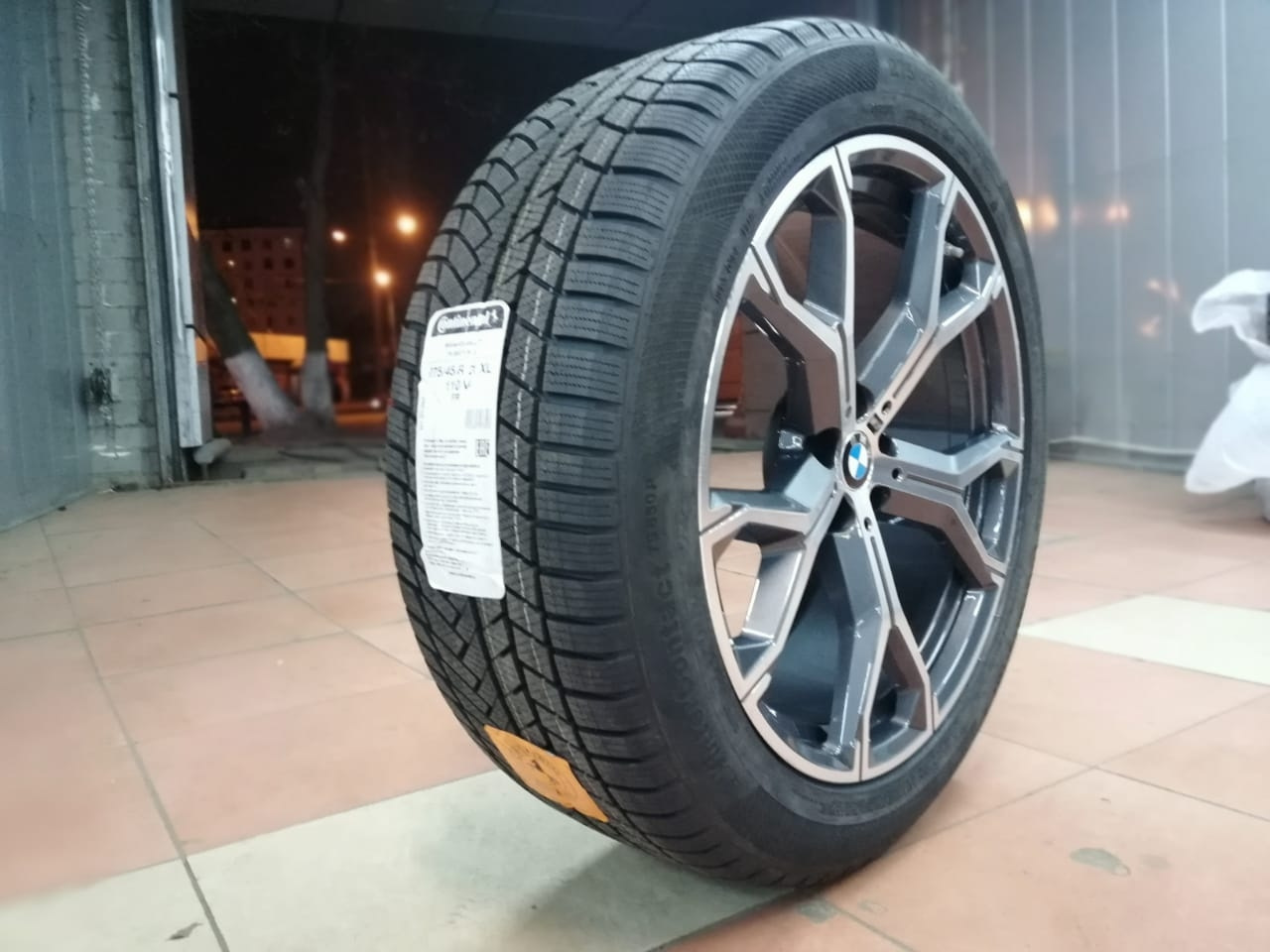 Континенталь 275 45 21. 275 45 r21 зимняя. 275 45 r21 зимняя. Шины на porsche. 275 45 r21 зимняя.