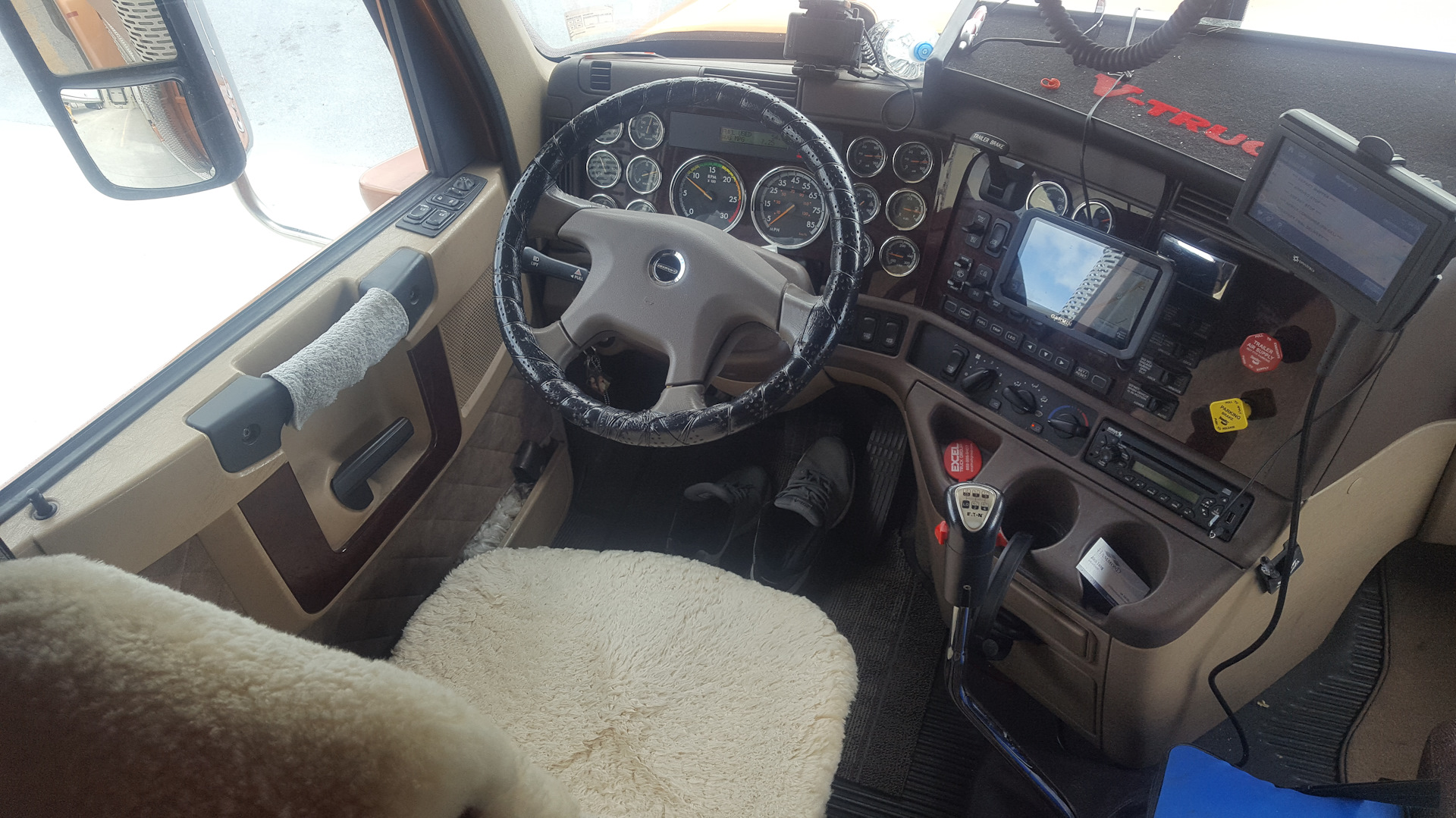 Freightliner Coronado raised Roof