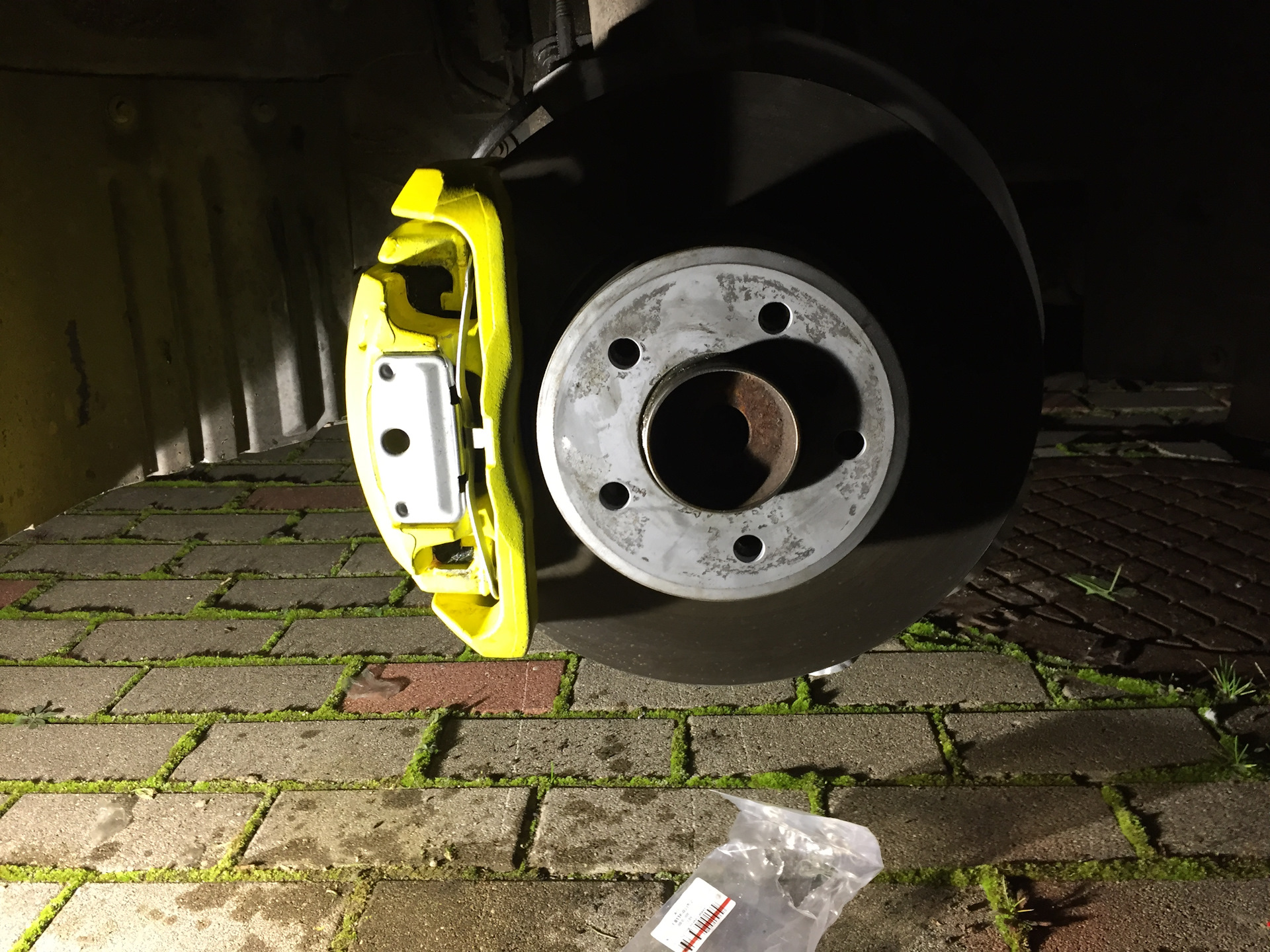 Тормоза бмв х5 е70. Суппорт бмв х5 е70. Суппорта бмв х5. Тормозная система bmw x7. Суппорта bmw x5m.