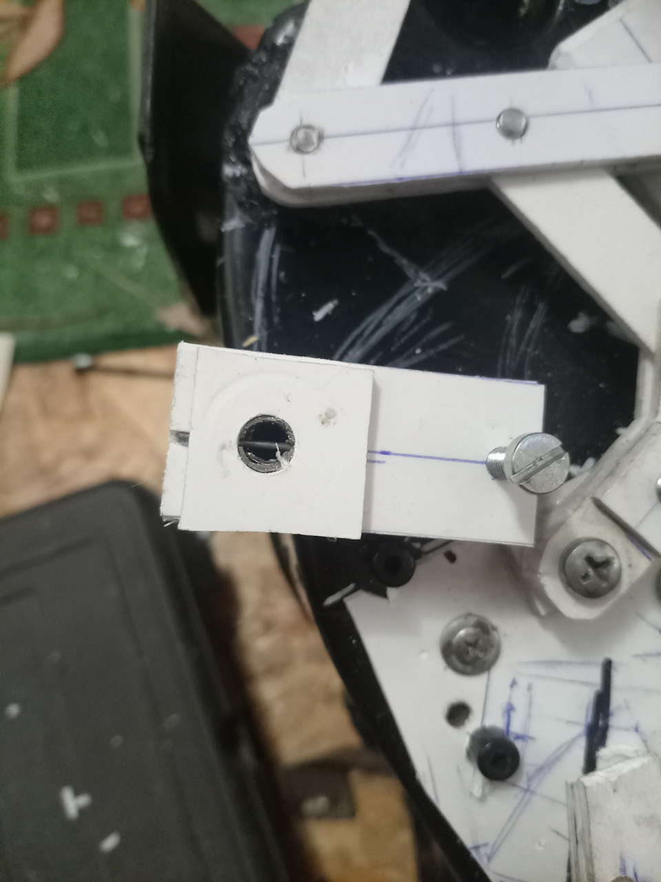 Закончил третьим куском проволоку, чтоб не убежала. Одел на трубку, сидит плотно — Lada 2120 Надежда