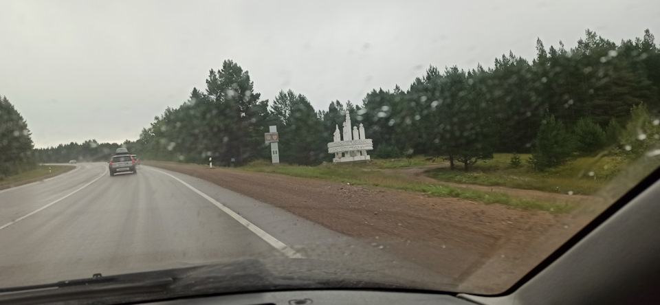 Стелла с надписью Усть-Ордынский Бурятский автономный округ. — Mazda 323 IV