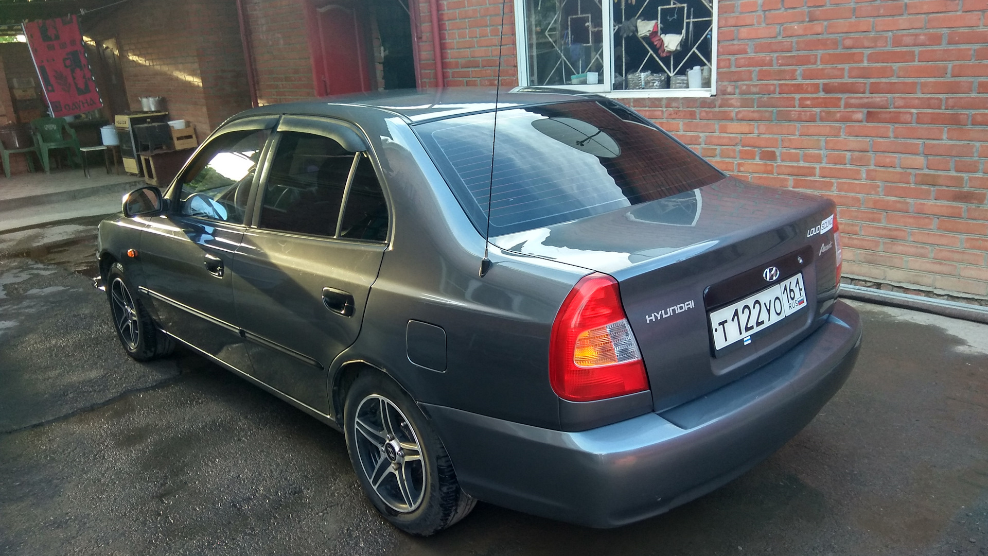 Hyundai Accent (3G) 1.5 бензиновый 2005 | Мокрый асфальт на DRIVE2