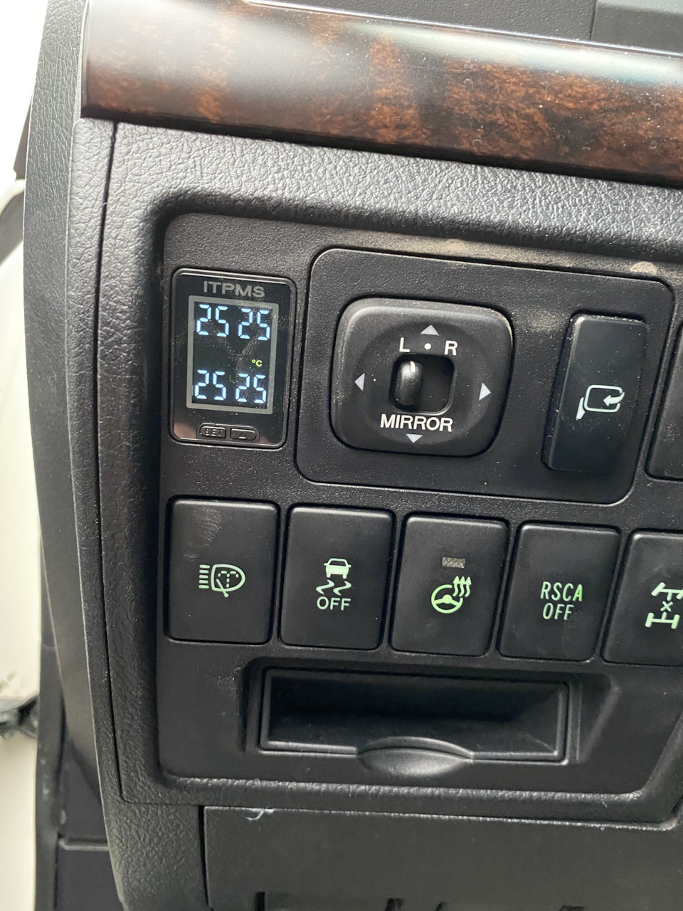 Датчик давления шин — Toyota Land Cruiser 200, 4,5 л, 2012 года ...