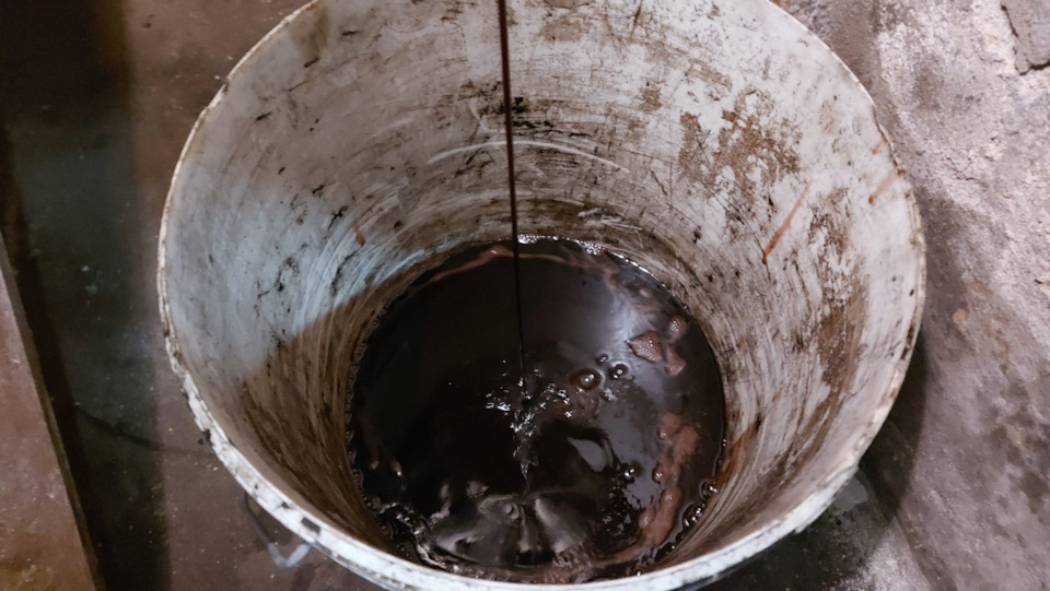 Замена масла в АКПП Audi Q7 6-ст AISIN с помощью насоса — Audi Q7 (1G ...