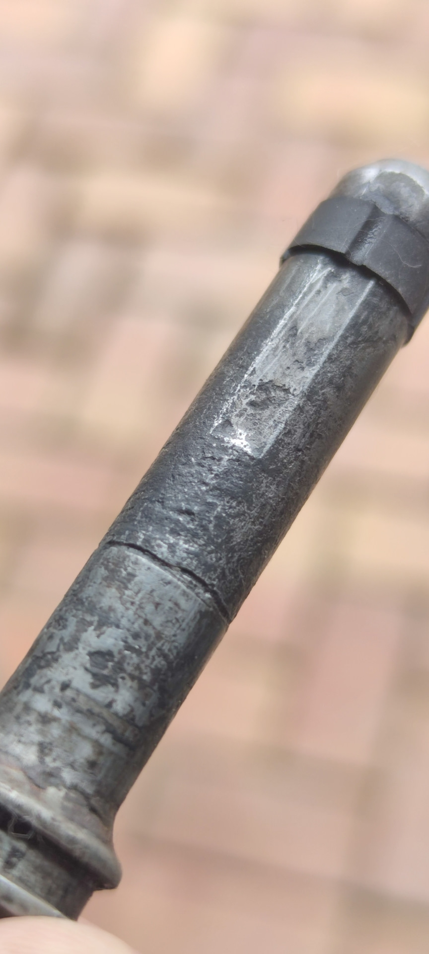 Направляющий болт переднего суппорта — Toyota Camry (XV50), 2,5 л, 2012 ...