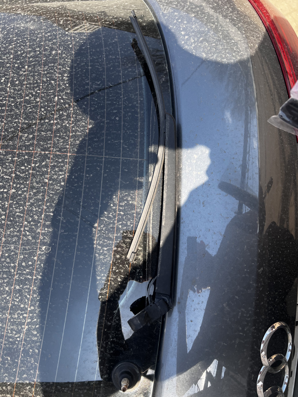 Замена поводка заднего дворника. — Audi Q3 (1G), 2 л, 2011 года ...