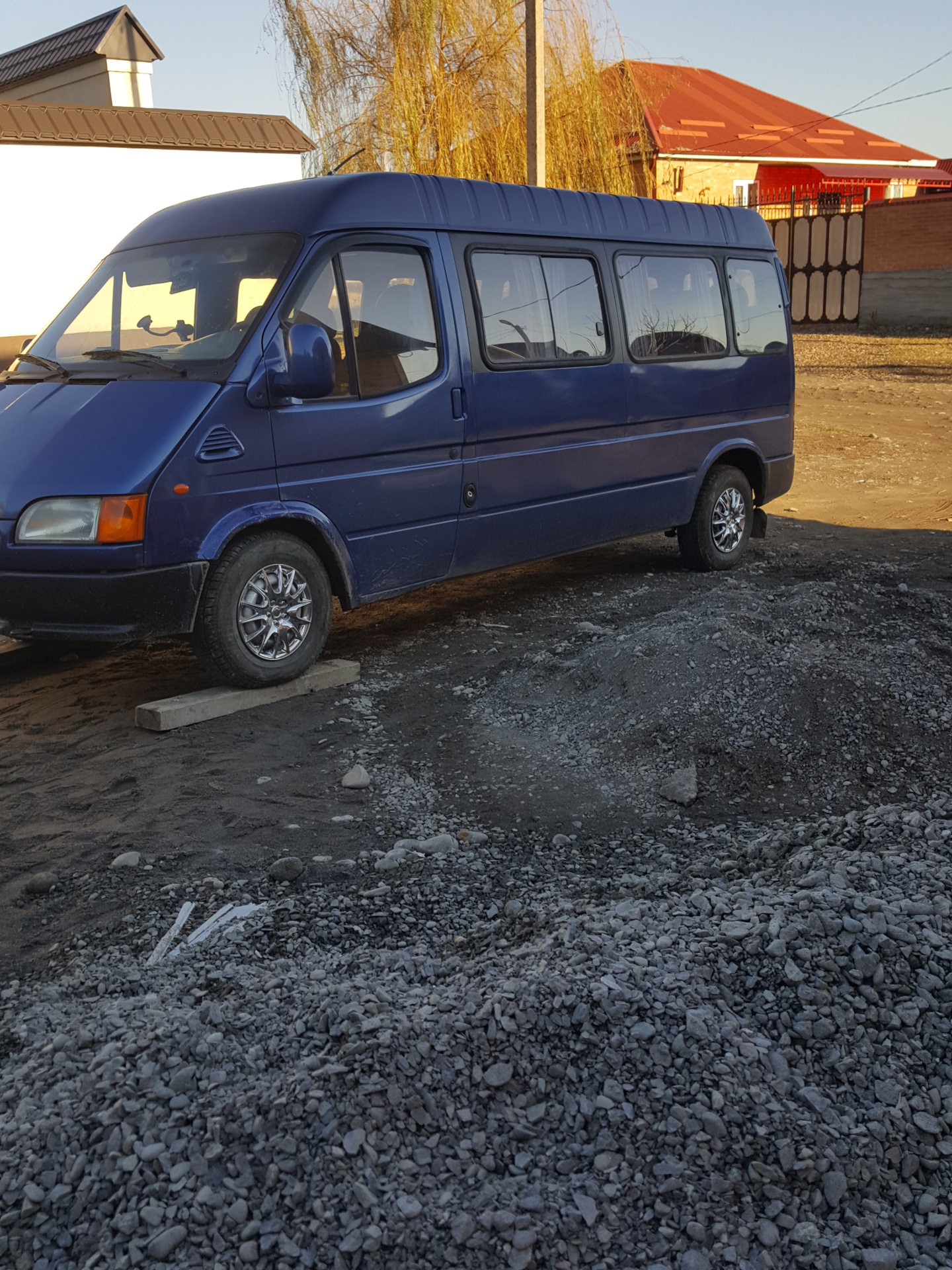 Сегодня поставил зимние колеса — Ford Transit (5G), 2,5 л, 1999 года ...
