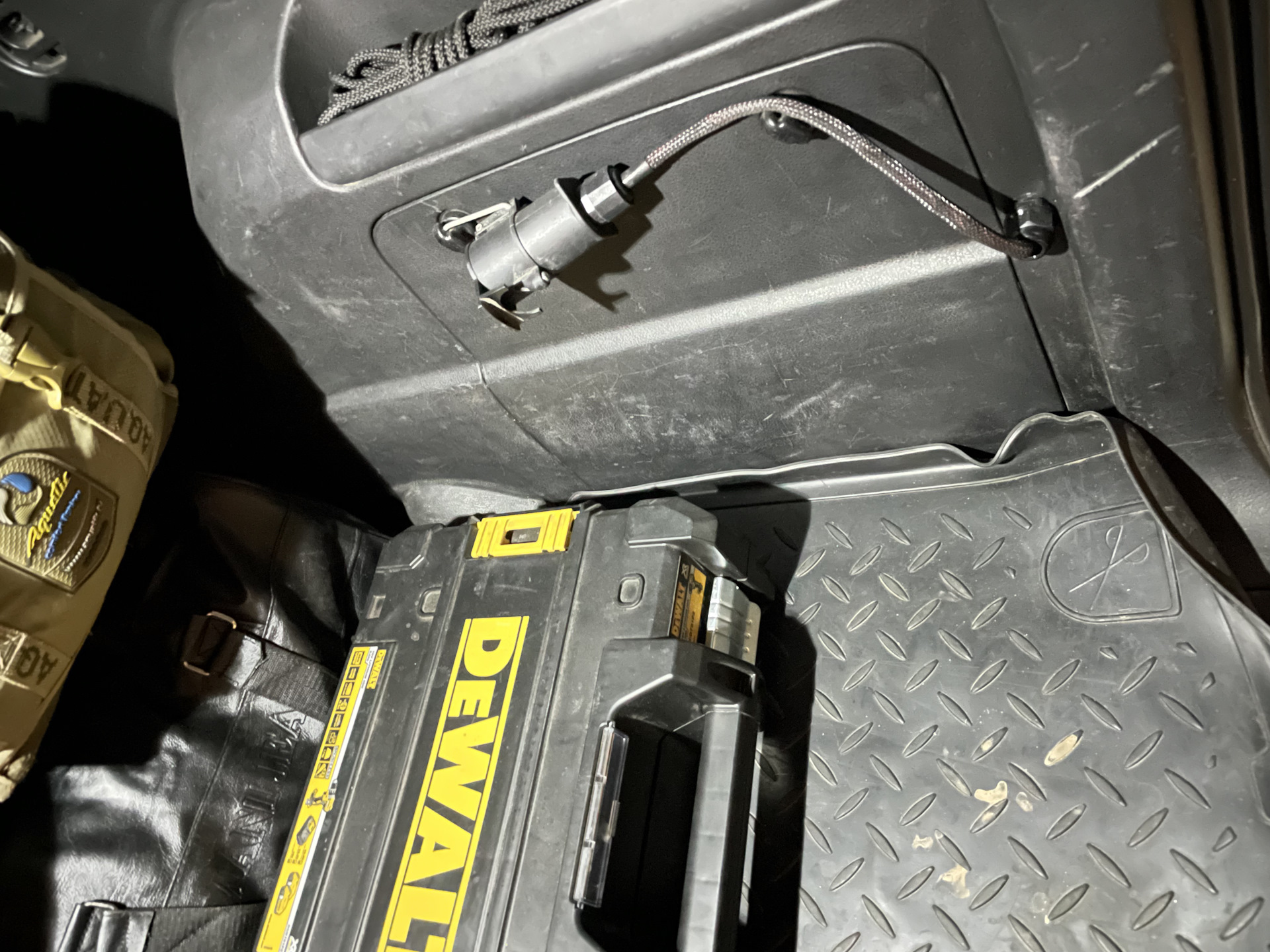 Перенос розетки фаркопа — SsangYong Kyron, 2,3 л, 2012 года | своими ...