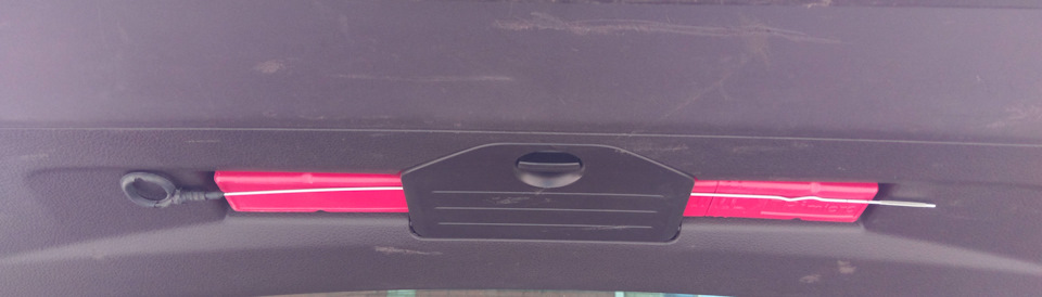 Думаю вот здесь для него самое место. И вытащить легко и не дребезжит на ухабах. — Volkswagen Touareg (2G)