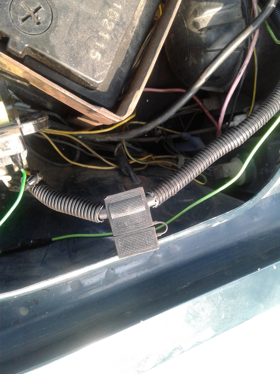 Дополнительный блок предохранителей. — LADA 21074, 1,6 л., 2004 года ...