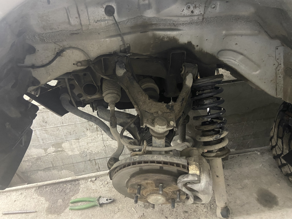 Замена передних стоек — Mitsubishi Pajero (3G), 3,2 л, 2000 года ...