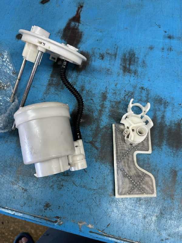 Замена Топливного фильтра в бензобаке — Toyota Camry (XV50), 2,5 л ...